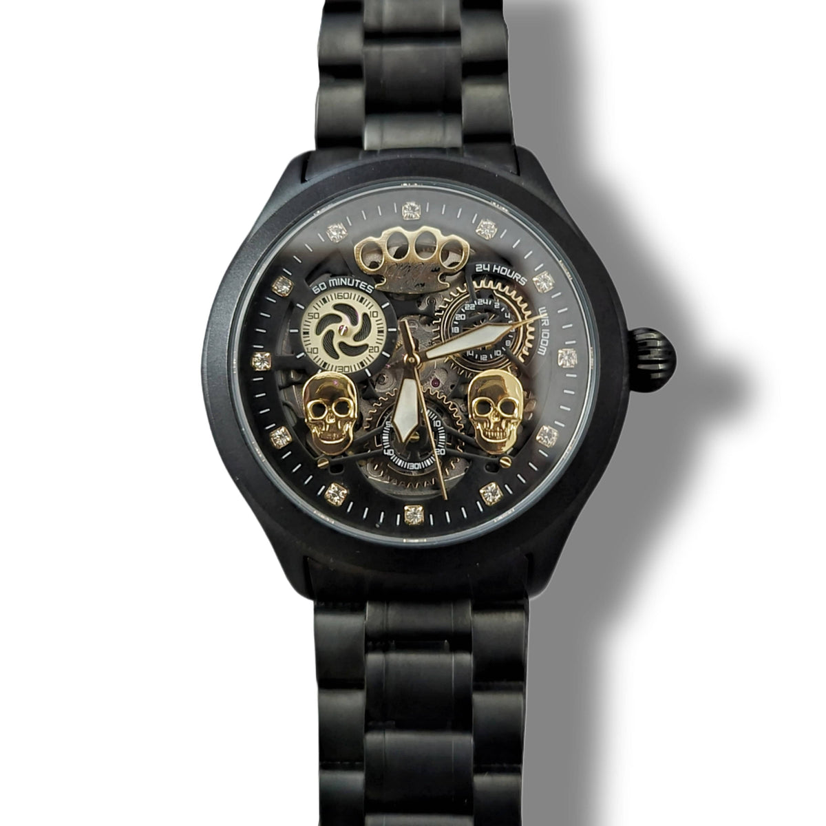 Devant de la montre Double skull noir mat avec deux têtes de mort dorées et mouvement apparent