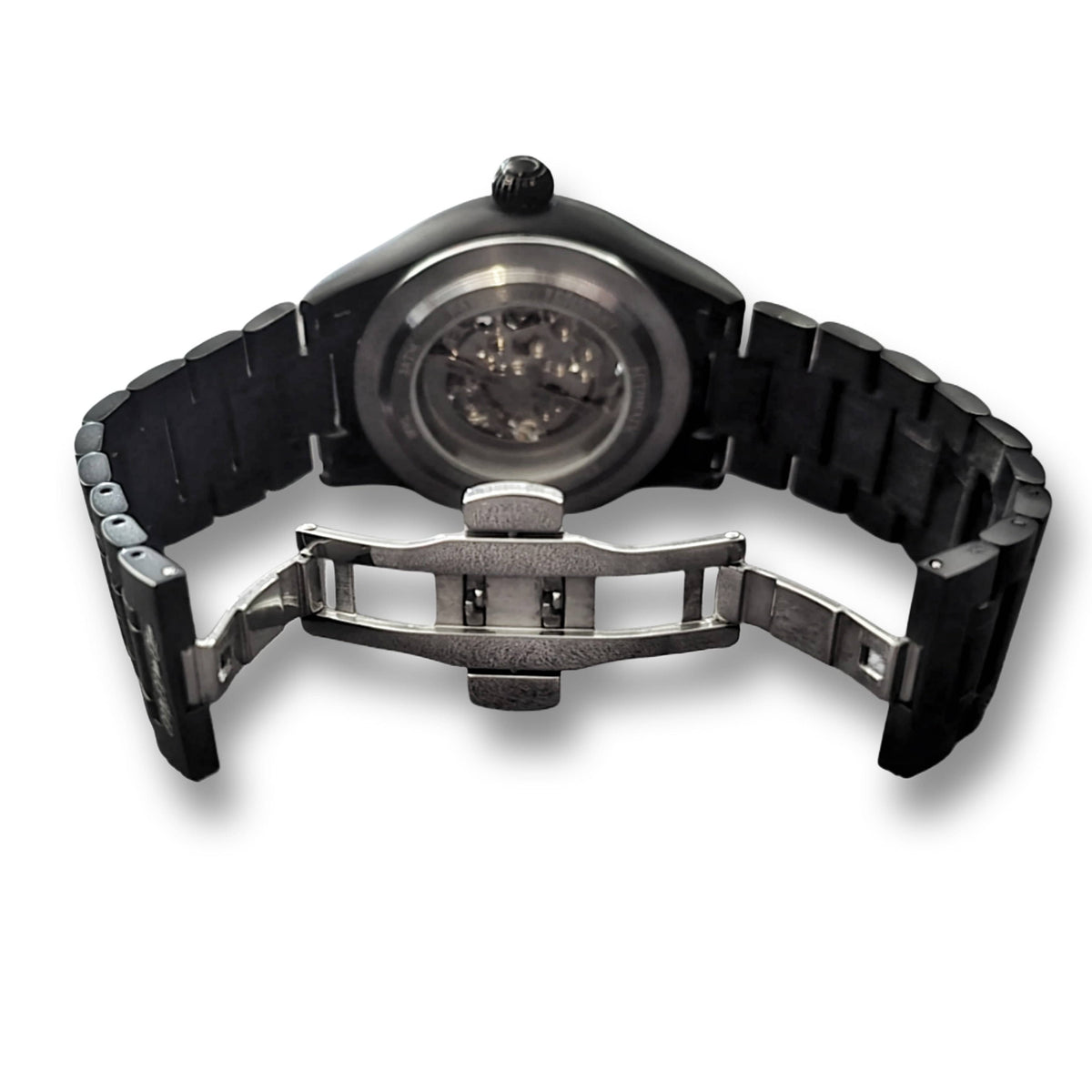 Dos de la montre MVL Double skull noir mat avec boucle déployante ouverte du bracelet à maillons