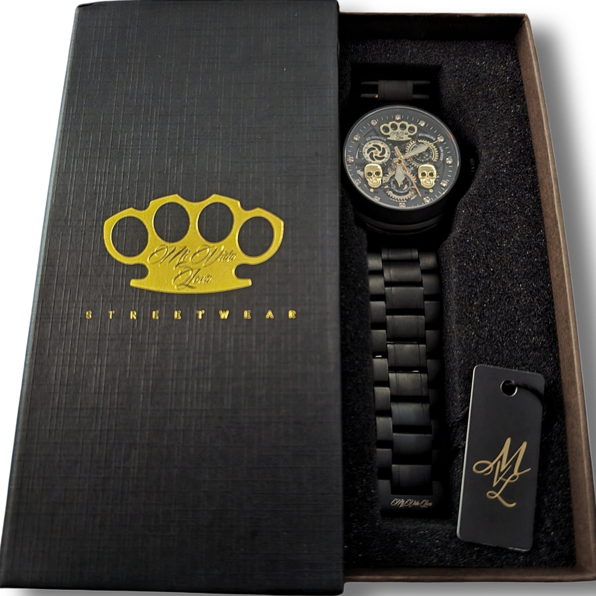 Montre MVL Double skull noir mat avec bracelet acier dans le coffret cadeau noir ouvert avec logo MVL doré
