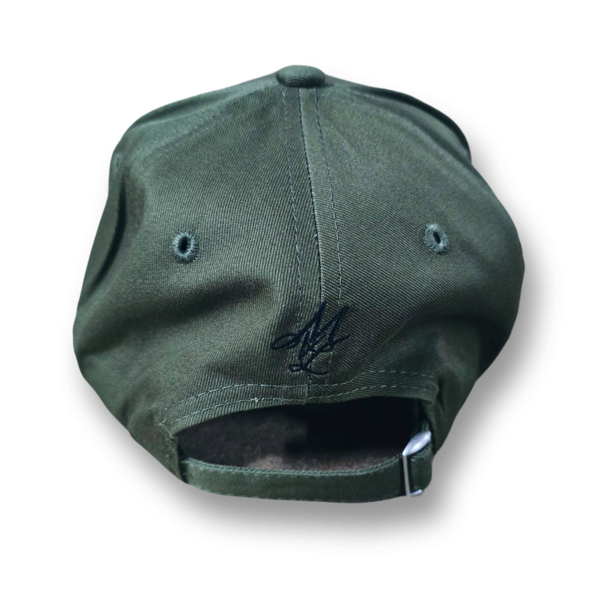 Czapka z daszkiem MVL Original streetwear army green, tył z haftowanym monogramem MVL i metalową klamrą