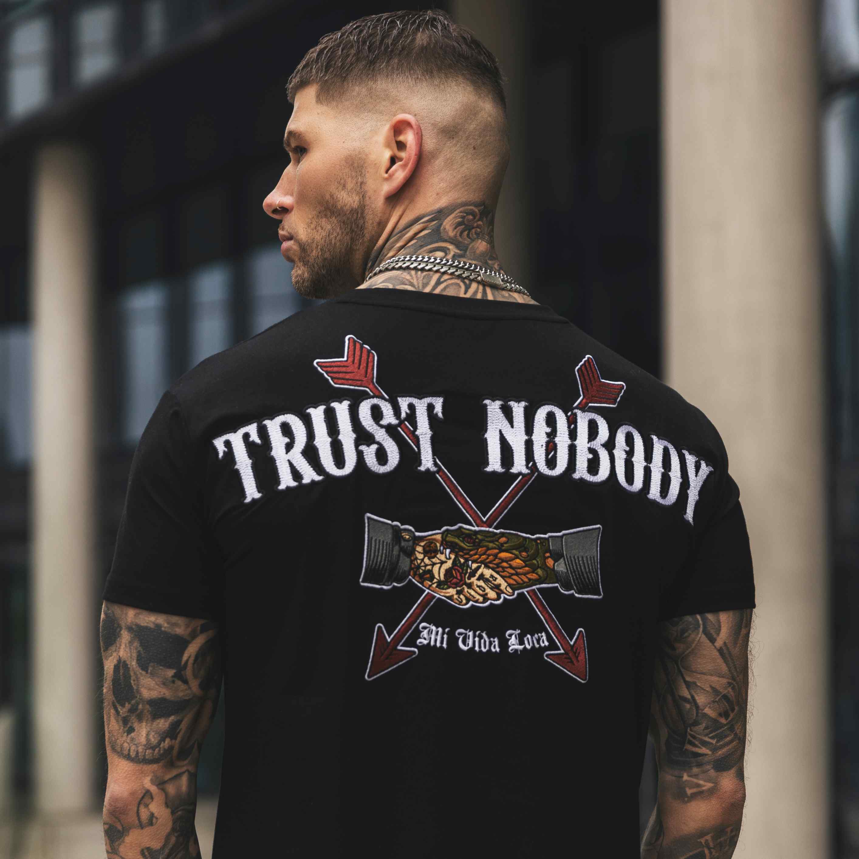 Trust nobody embroidery T-shirt