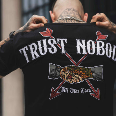 Trust nobody embroidery T-shirt